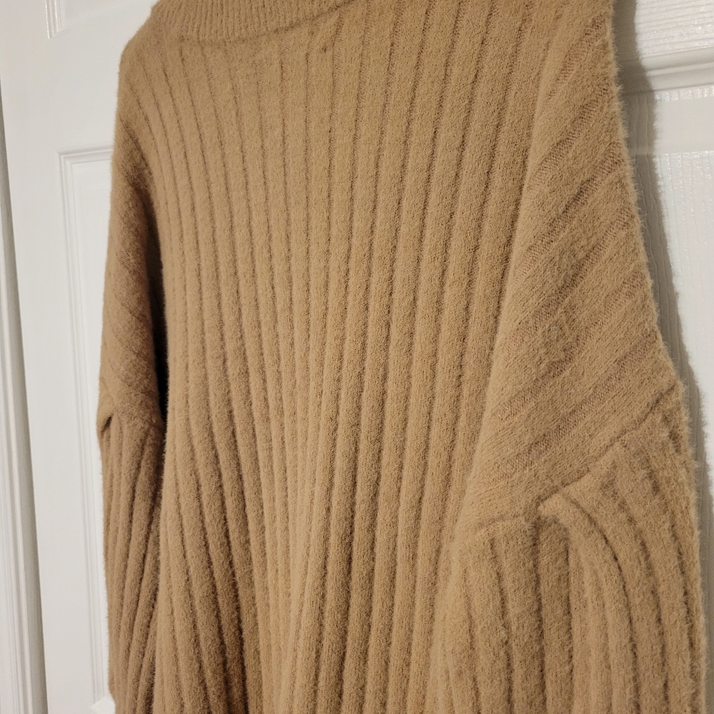 Oversized Chunky Ribbed Sweater Size Small - Picture 6 of 7
